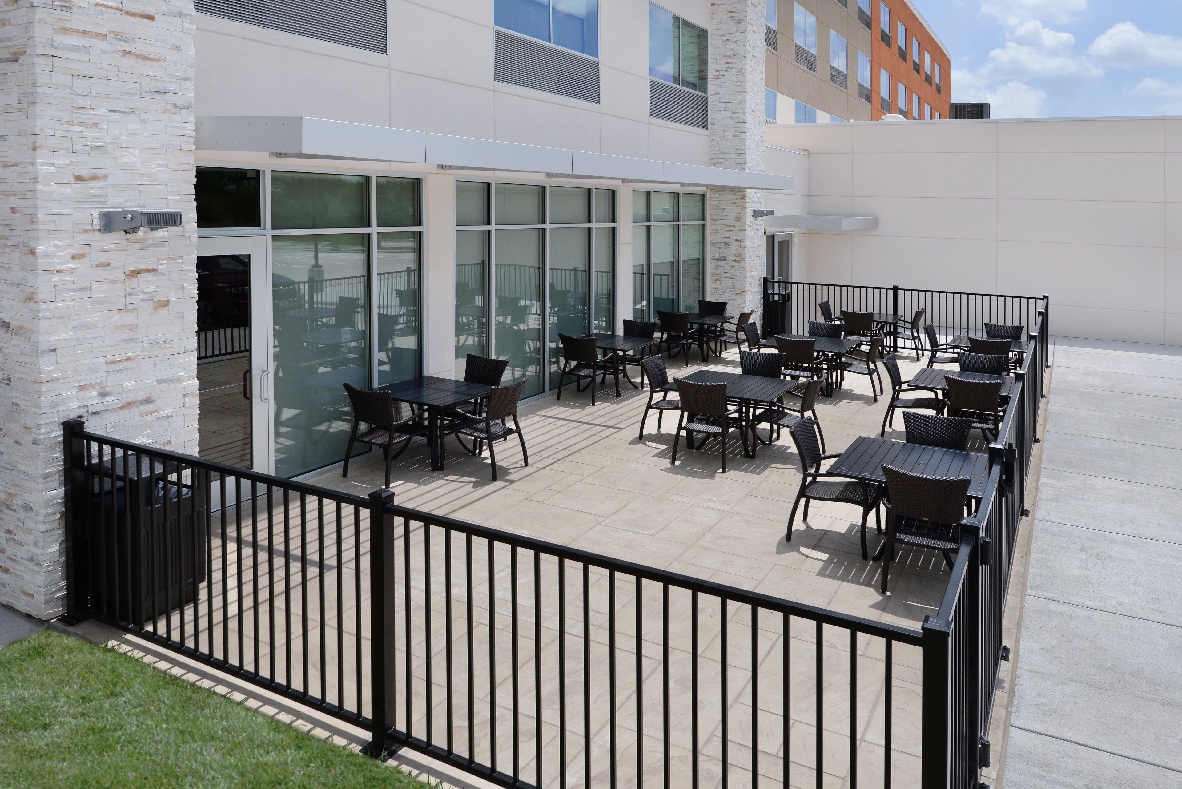 Holiday Inn Express & Suites Bryan - College Station, An Ihg Hotel Exterior photo